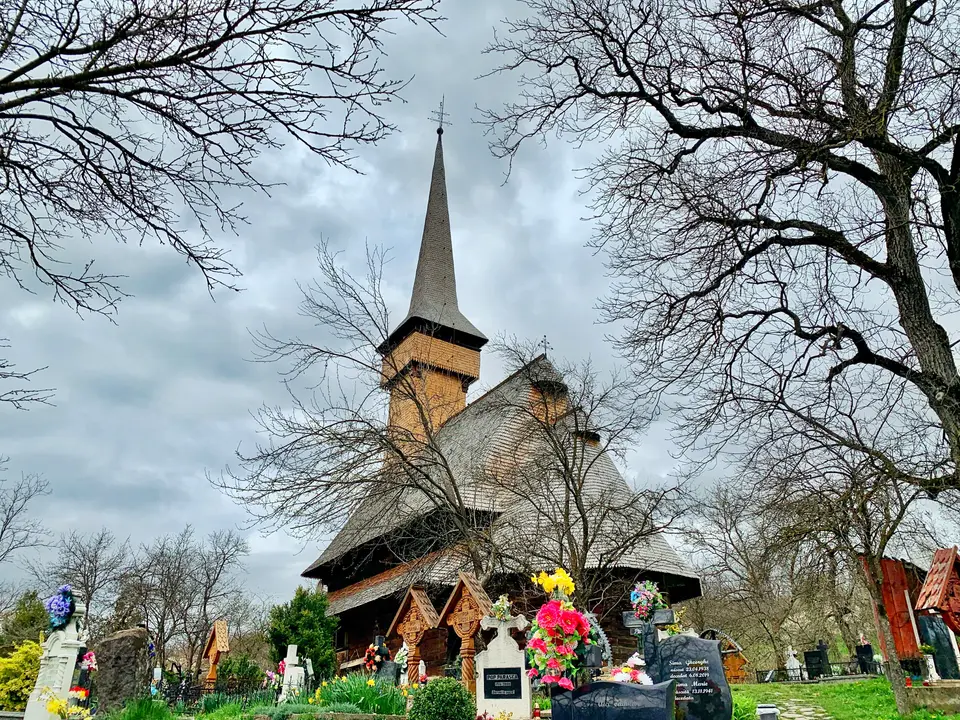 Biserica de lemn din Desești